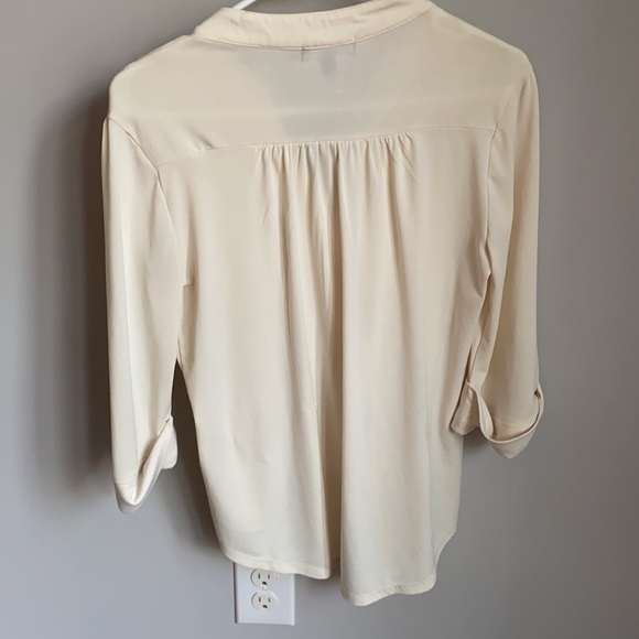 CUTE CREAM TOP! Size: Small - Picture 2 of 2